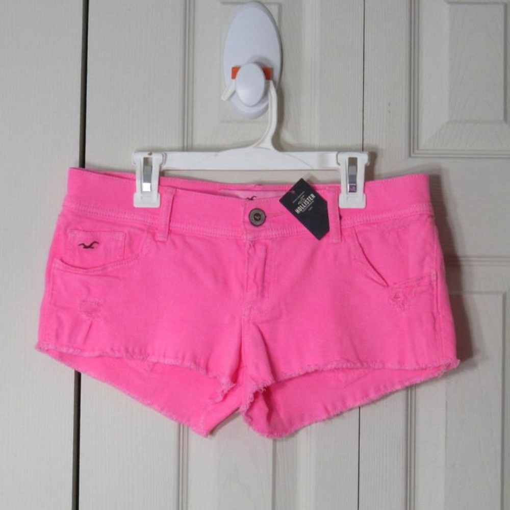 Hollister Low-Rise Jean Shortie Neon Pink